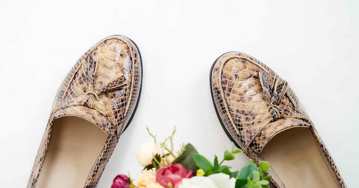 mocassin
